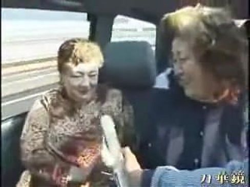 BBW jepang Nenek-Nenek di bus wisata